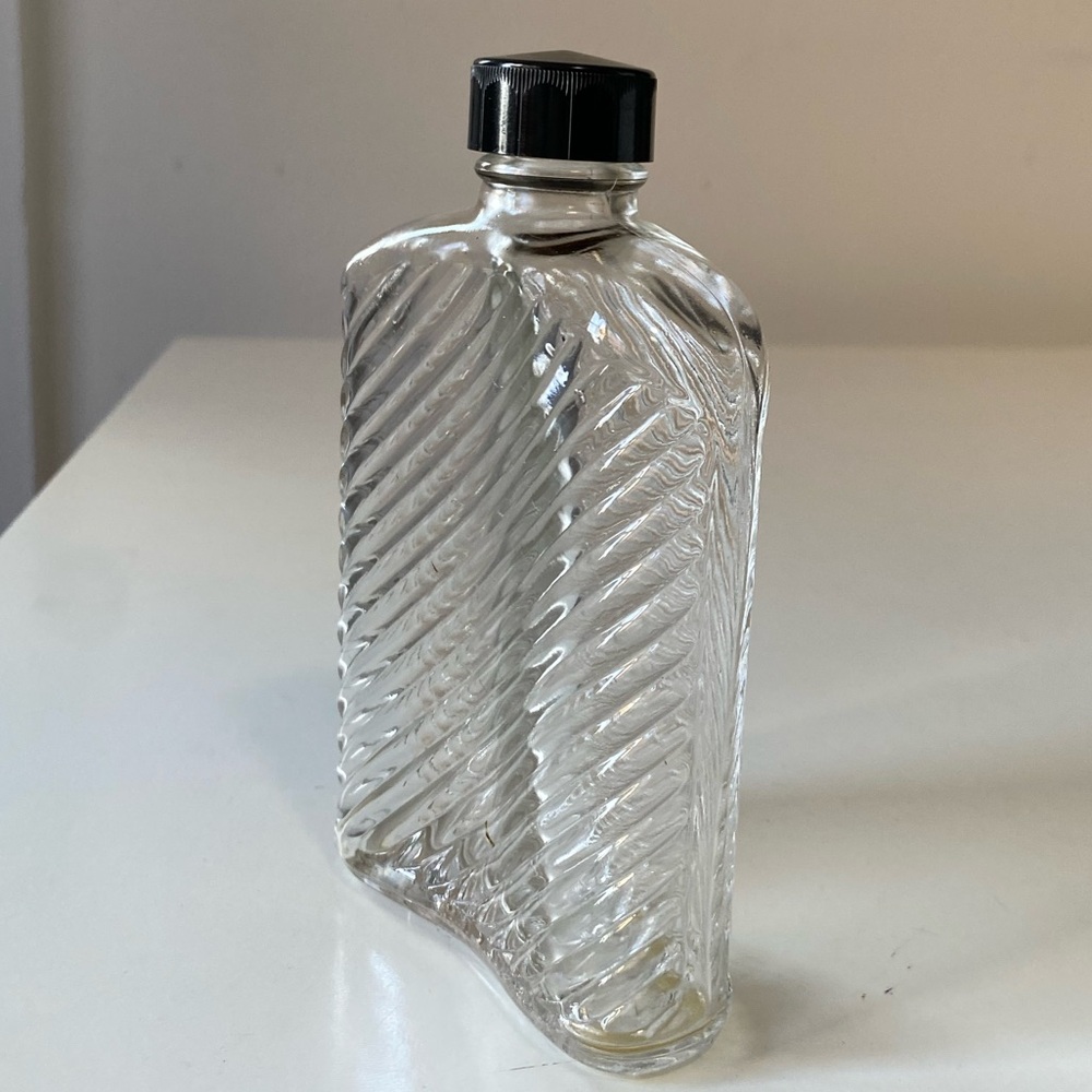 Vintage 1927 Universal Ribbed Glass Hip Flask – Prohibition Era Barware - Picture 8 of 9